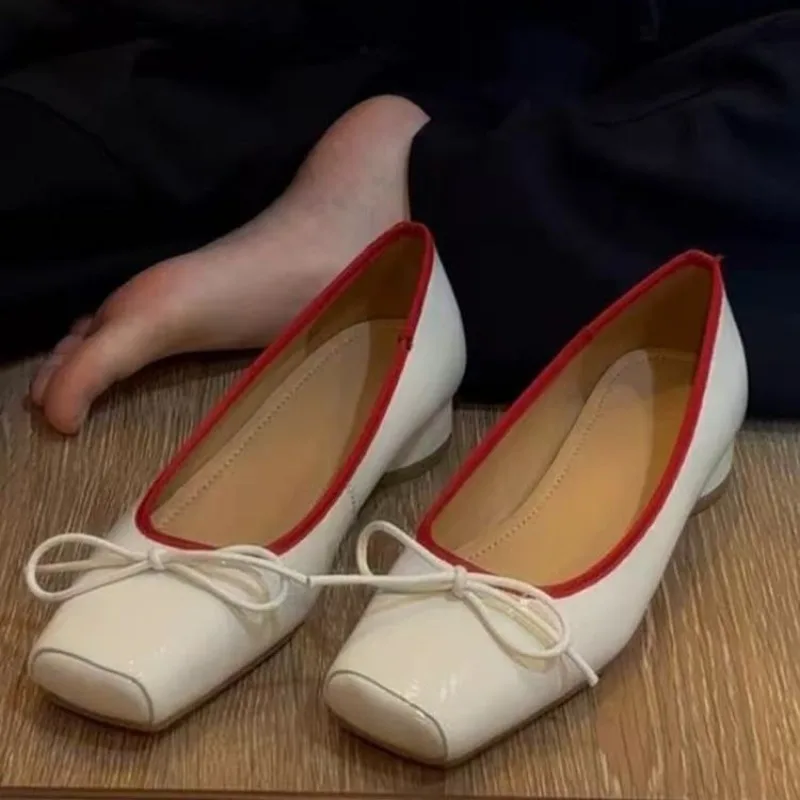 Zapato Mary Jane de charol con lazo para mujer – Elegante y clásico - imagen 4
