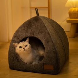 Cama nido triangular cálida para gatos - franela lavable y cerrada