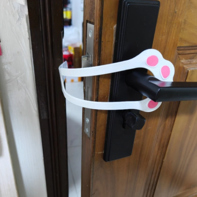 Tope de puerta ajustable para gatos, pestillo de puerta elástico sin taladro para mantener los perros fuera, correa Flexible a prueba de mascotas, soporte para huecos domésticos - imagen 4