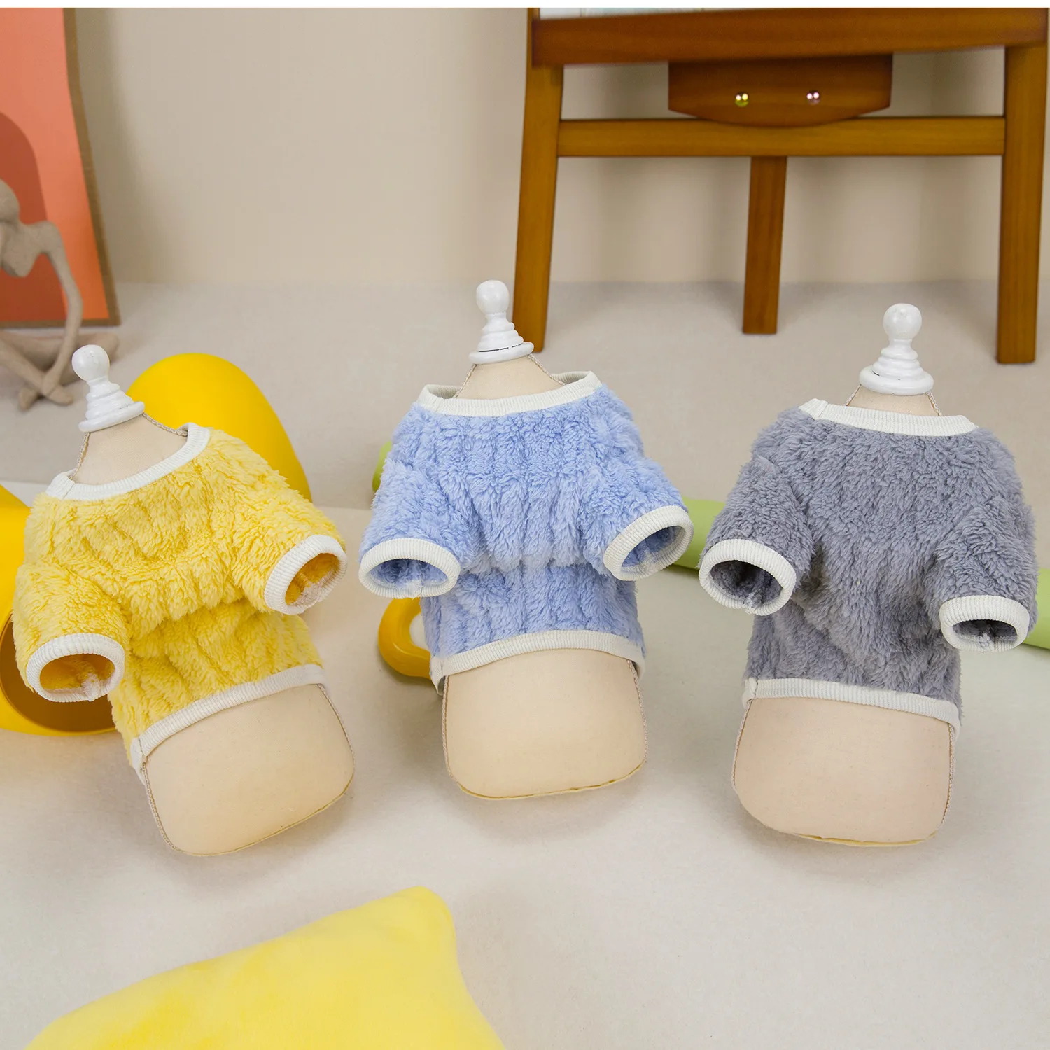 Ropa bonita para perros, abrigo de invierno para perros pequeños, gatos, suéter cálido de terciopelo para mascotas, disfraces de Chihuahua, acolchado suave para cachorros - imagen 2