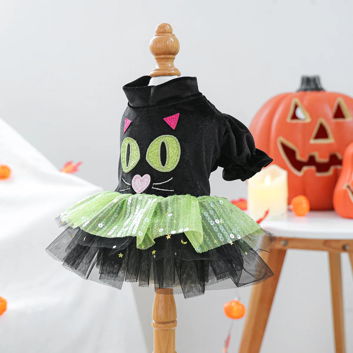 Vestido de Halloween para perros - Terciopelo negro con bordado - Falda tutú de tul - Ropa de fiesta y cosplay para mascotas - Lindo disfraz de cachorro - imagen 4