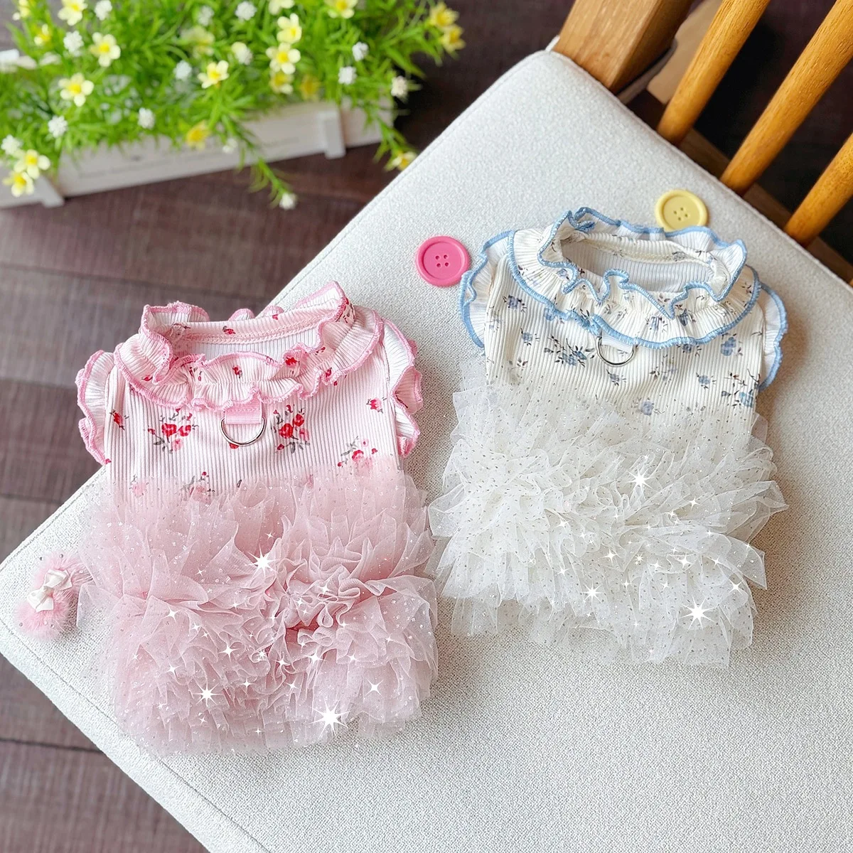 Vestido de malla floral manga volante para perros mini
