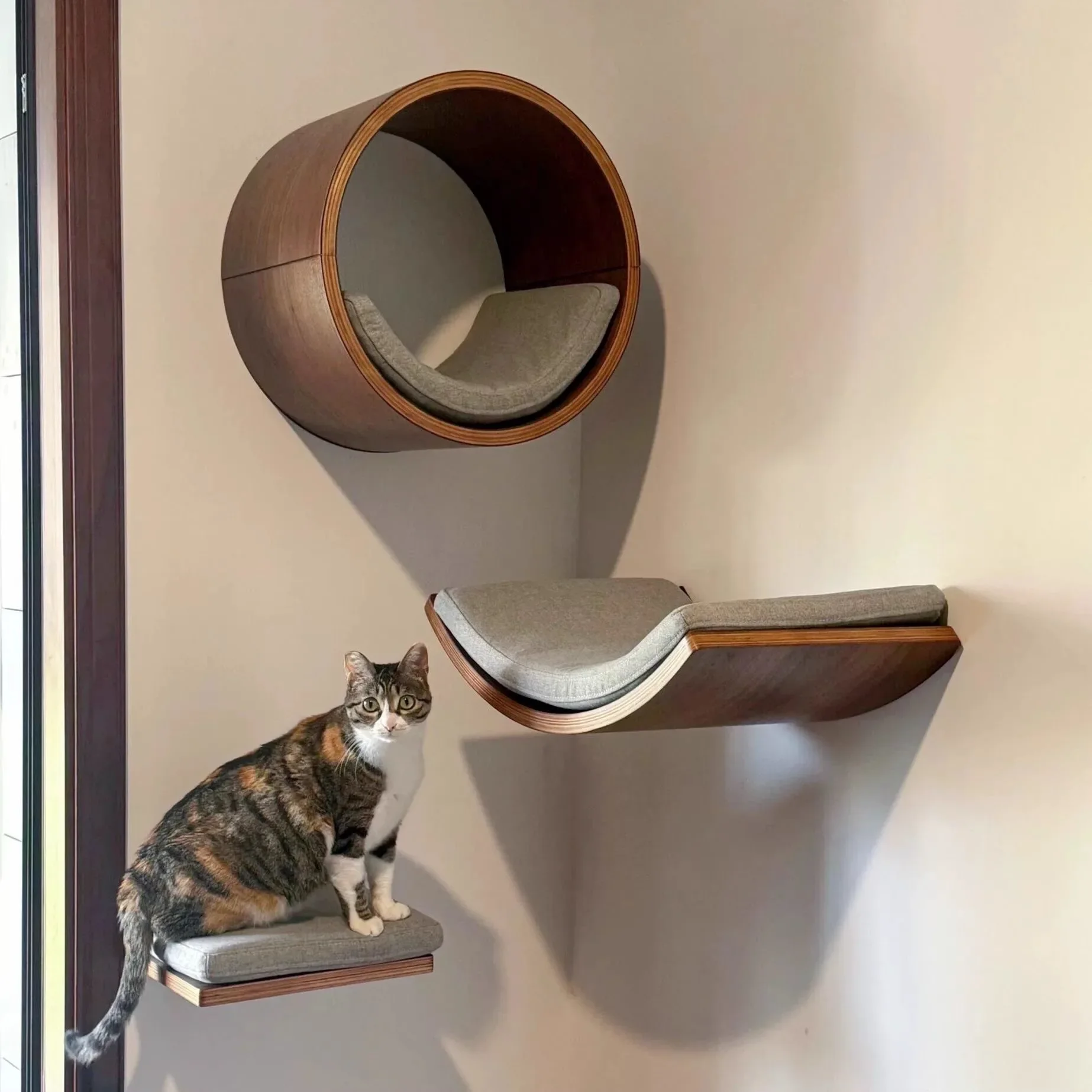Árbol para gatos con estantería, rascador y hamaca interior - imagen 5