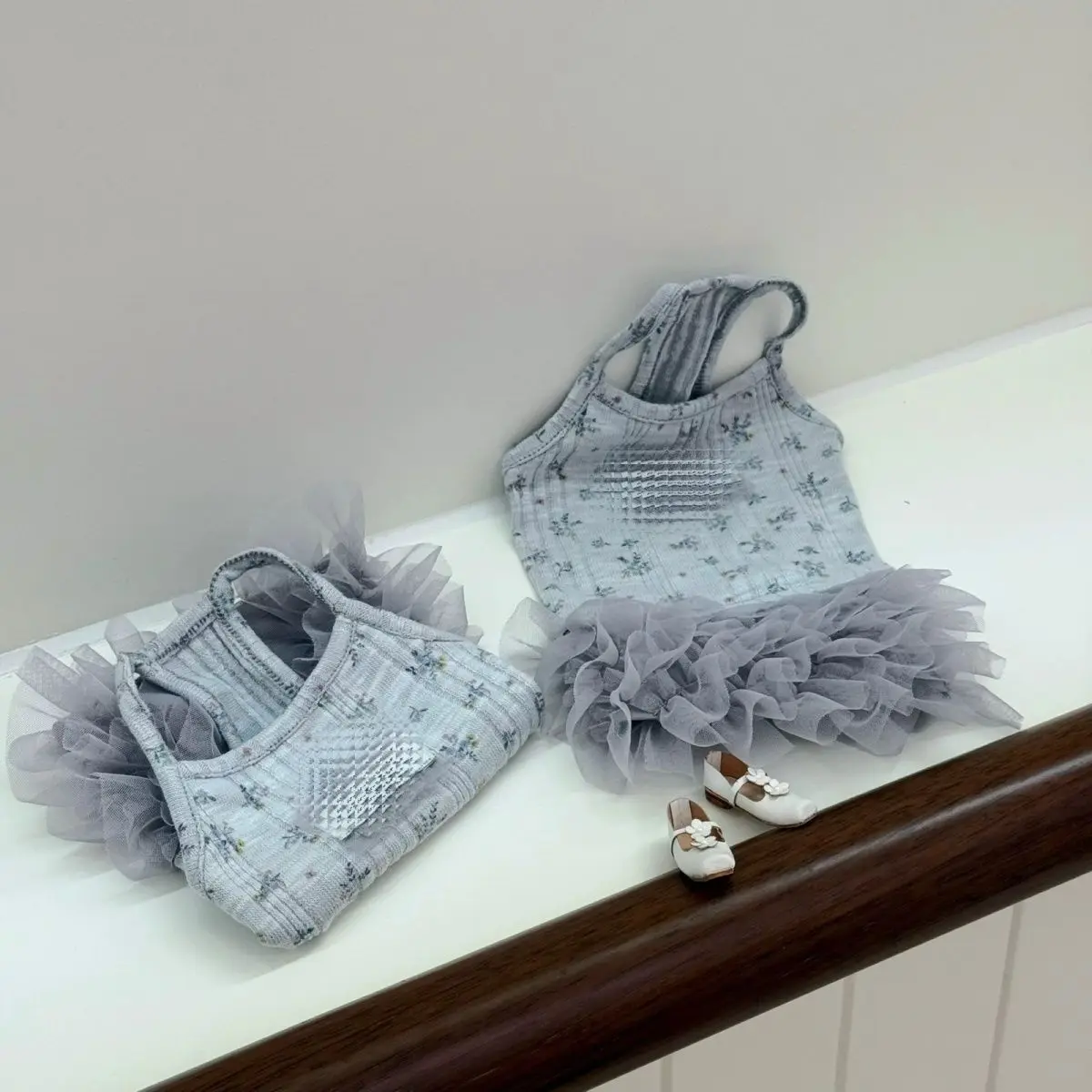 Vestido primavera de encaje floral para gatos y perros pequeños - imagen 2