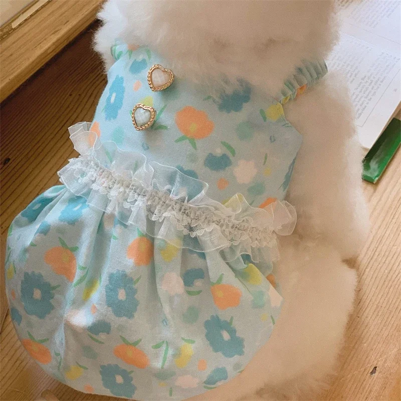 Ropa de encaje azul para perros, vestido azul con estampado Floral, vestido de lujo con botones de perlas y tocado para perros pequeños, ropa para cachorros