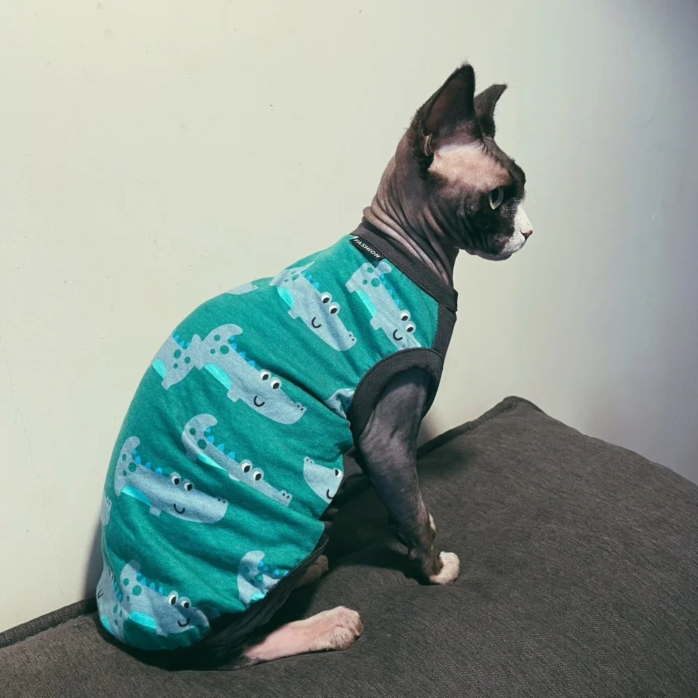 Lindo chaleco de verano de dibujos animados para gato sin pelo Camiseta verde sin mangas con estampado animal para Sphinx en primavera Pijama suave para gatitos - imagen 4