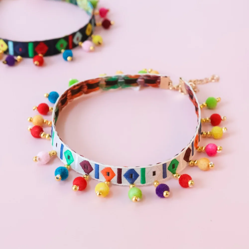 Collar bohemio encaje con pompones para gatos y perros pequeños - imagen 2