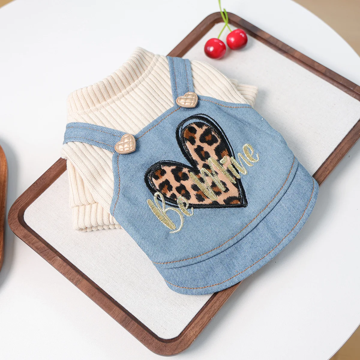 Sudadera con capucha de otoño e invierno para mascotas, chaleco vaquero de retales, falda con correa para el hombro bordada con corazón para perros pequeños y gatos, ropa para cachorros - imagen 5