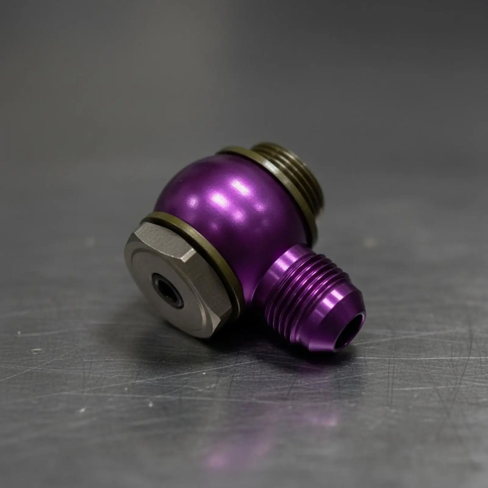 Conector Giratorio 360° para Manguera de Gasolina – Aluminio Automotriz - imagen 4