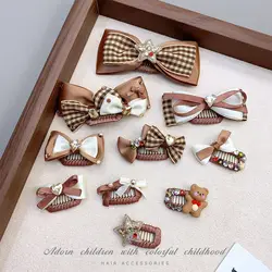 Pinza decorativa a cuadros con perlas para pelo de perro Yorkshire