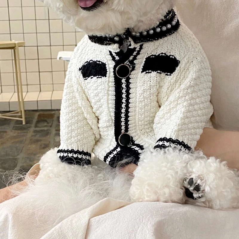 Suéter de punto con botones para mascotas, decoración de perlas cálidas, chaqueta de perro y gato, ropa de peluche Schnauzer de lujo, suministros para mascotas, Otoño e Invierno - imagen 5