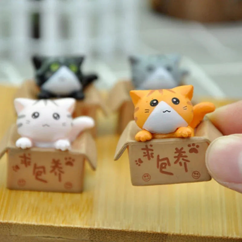 Gatito kawaii en posición tumbada
