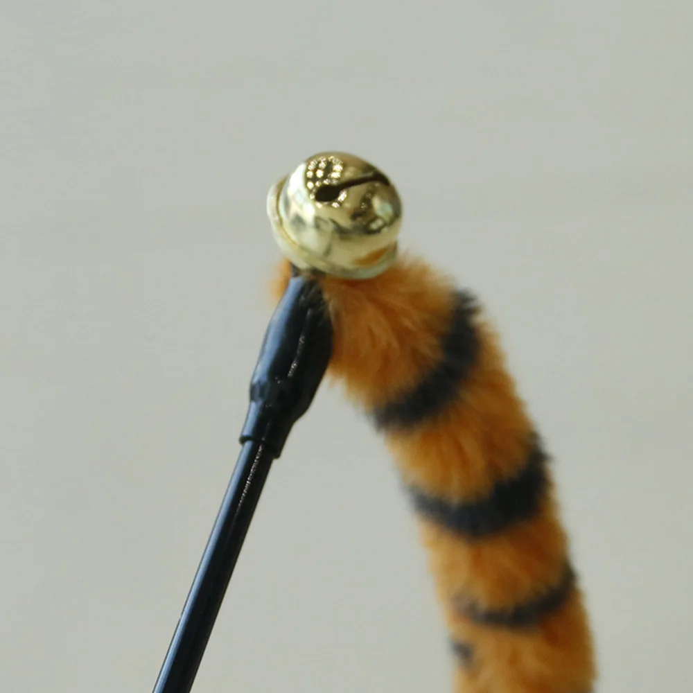 Varita teaser de cola de gusano para gato con campana, juguete interactivo de felpa para gatos, alivia el aburrimiento, ayuda para masticar y la dentición, - imagen 3
