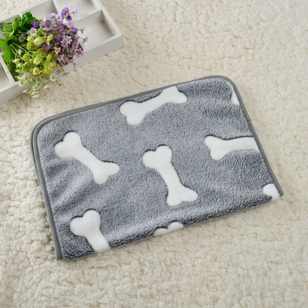 Manta suave y esponjosa para mascotas, estera de cama con estampado de huesos para perros pequeños y medianos, colchón cálido y acogedor para gatitos, suministros para Chihuahua, Pug y Yorkshire - imagen 3