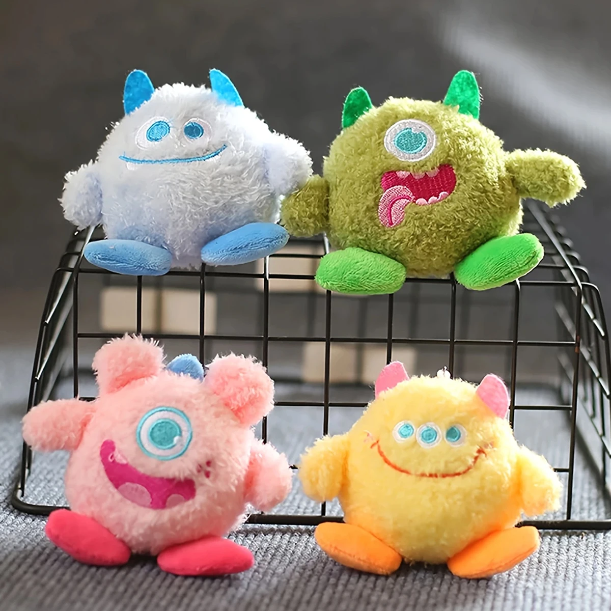 Juguete de peluche para gatos y perros – Monstruo interactivo de ojos grandes