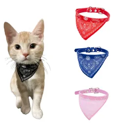 Collar triangular ajustable con estampado plátano para gatos y perros