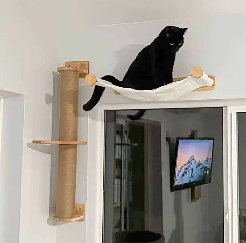 Casa para gatos montada en pared con puente, hamaca y rascador - imagen 4