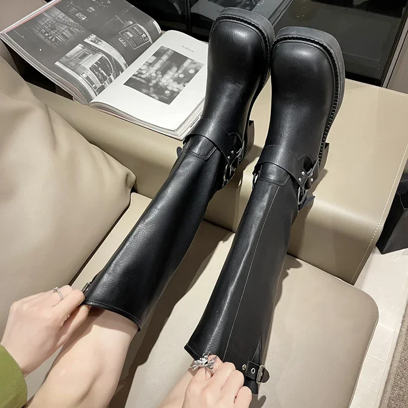 Botas góticas con hebilla de cinturón a la moda para mujer, Botas de combate hasta la rodilla con tacones gruesos marrones, Botas largas Punk de talla grande 42 para mujer - imagen 5