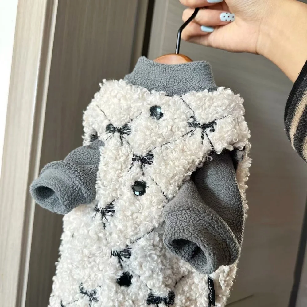 Dulce traje de invierno para gatas gruesas 4 patas Abrigo polar gris grueso de 4 patas Chaqueta de chaleco con lazo blanco para gatitos Mono suave para gato sin pelo - imagen 3