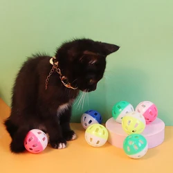 Juguete de campana hueca colorida para gato, jaula para masticar, juguetes esféricos divertidos, suministros para mascotas, 10 piezas