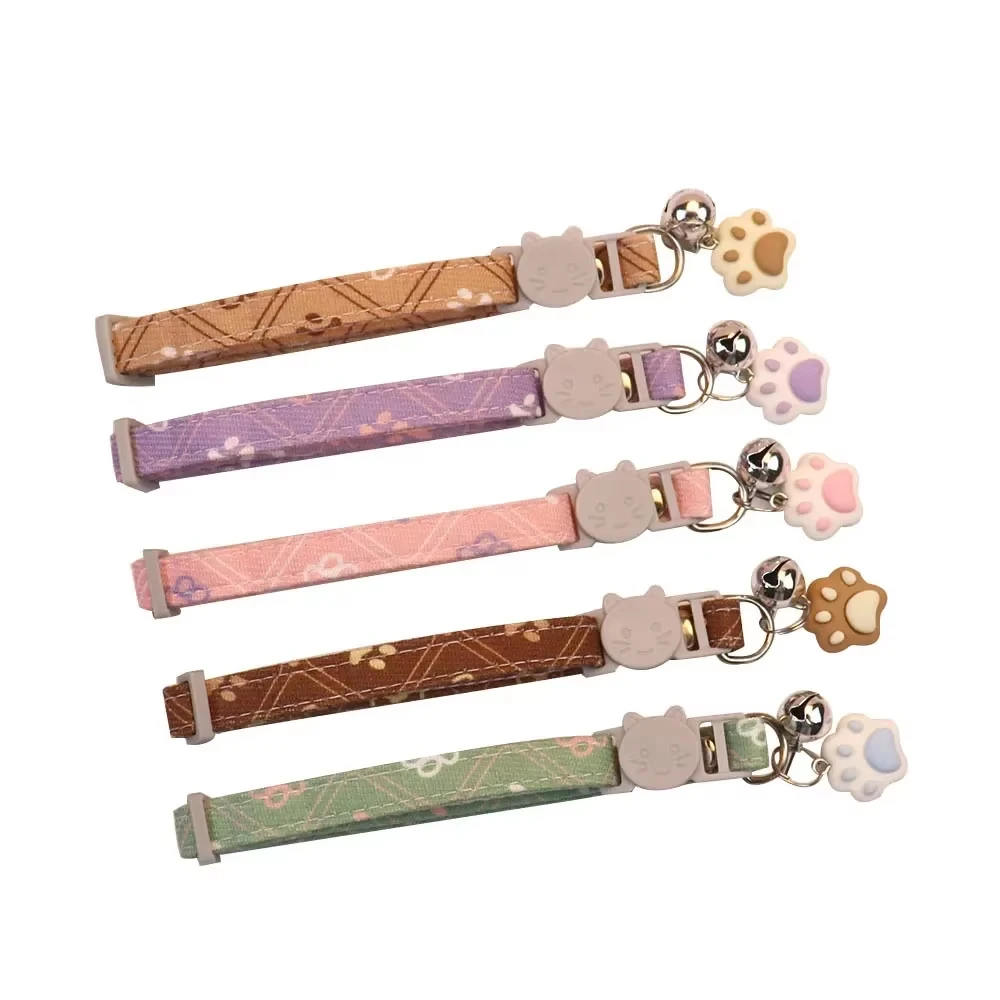 Collar bonito para mascotas con campana para perros pequeños, cosas para cachorros y gatitos, accesorios, Collar desmontable con huella ajustable para gatos