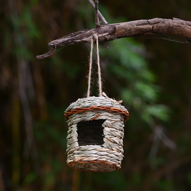 Nido de paja tejido a mano para pájaros, jaula para pájaros, hierba Natural, casa para pájaros, jardín al aire libre, decorativo, colgante, nido para loros, dormitorio para mascotas - imagen 4