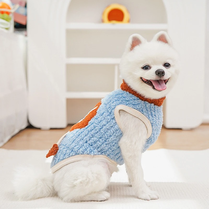 Detalle de felpa suave en sudadera para cachorro