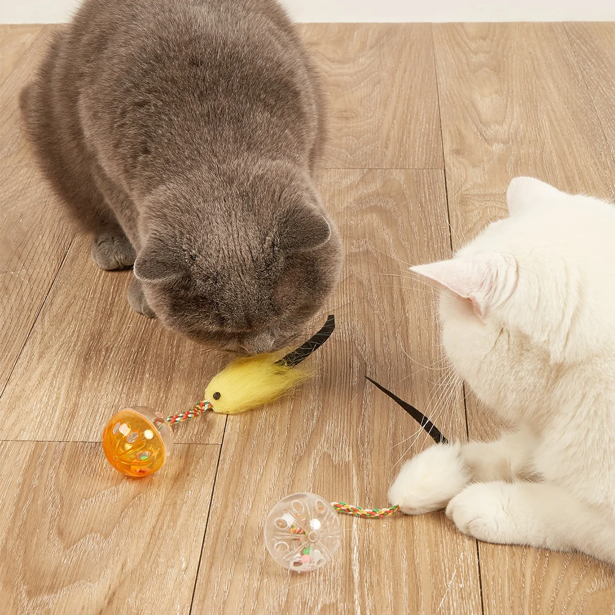 Juguete para gatos: campana de peluche con forma de pez y sonido - imagen 2