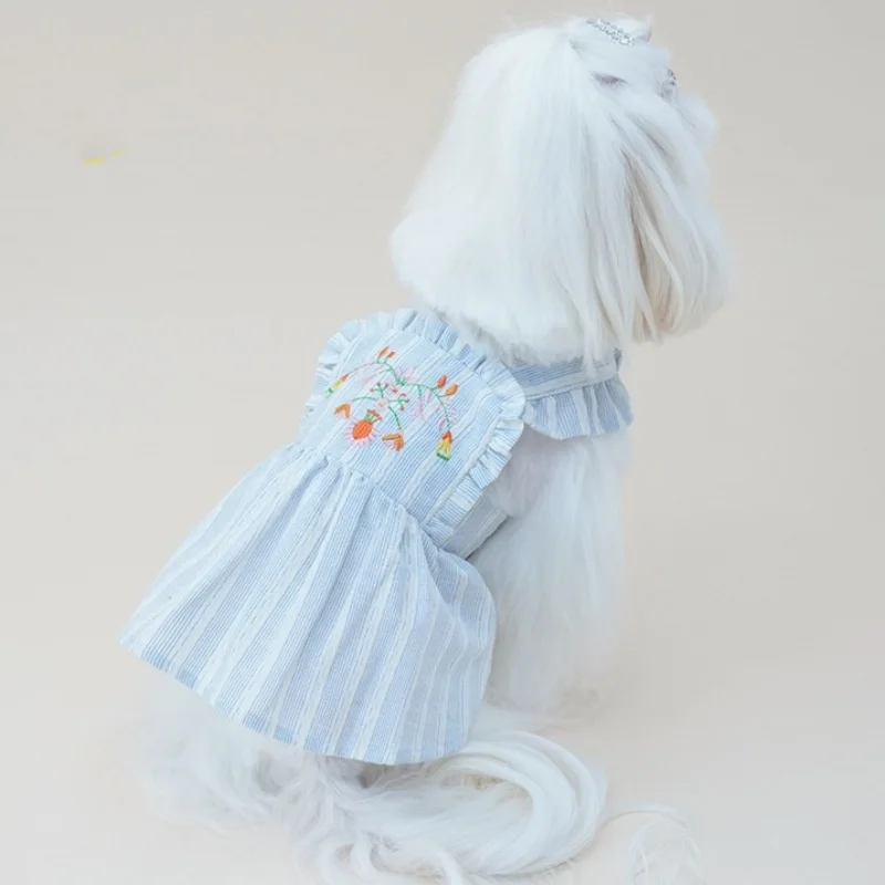 Falda con tirantes para perros pequeños – rayas bordadas y volantes - imagen 4