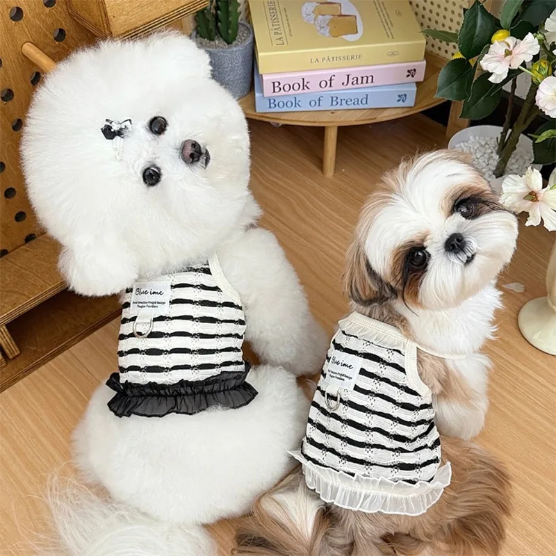 Primavera y verano para perros huecos de encaje blanco y negro tirar hacia atrás corazón perros pequeños gato Teddy ropa para perros chaleco para perros