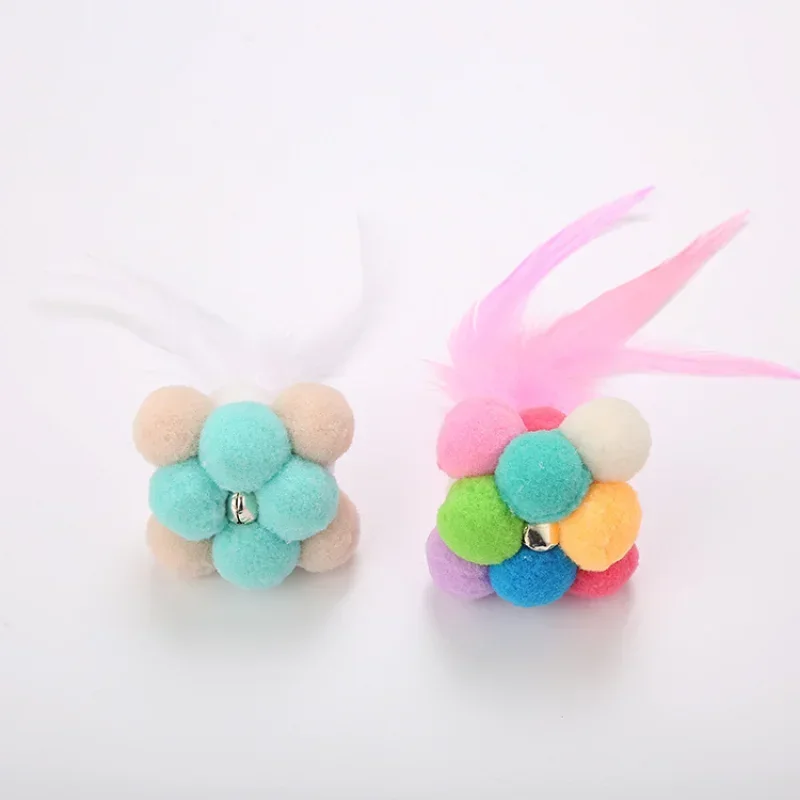 Legendog, 1 unidad, divertidos juguetes para gatos, moda creativa, Linda bola de peluche, campana de plumas de imitación, juguete para masticar para gatos, juguete para mascotas, suministros para gatos - imagen 2