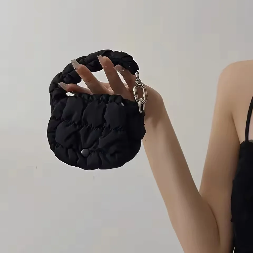 Mini bolso Edgy Black Mini Cloud Riñonera ligera, sólida, cierre de botón seguro con monedero decorativo y bolsa para auriculares - imagen 2