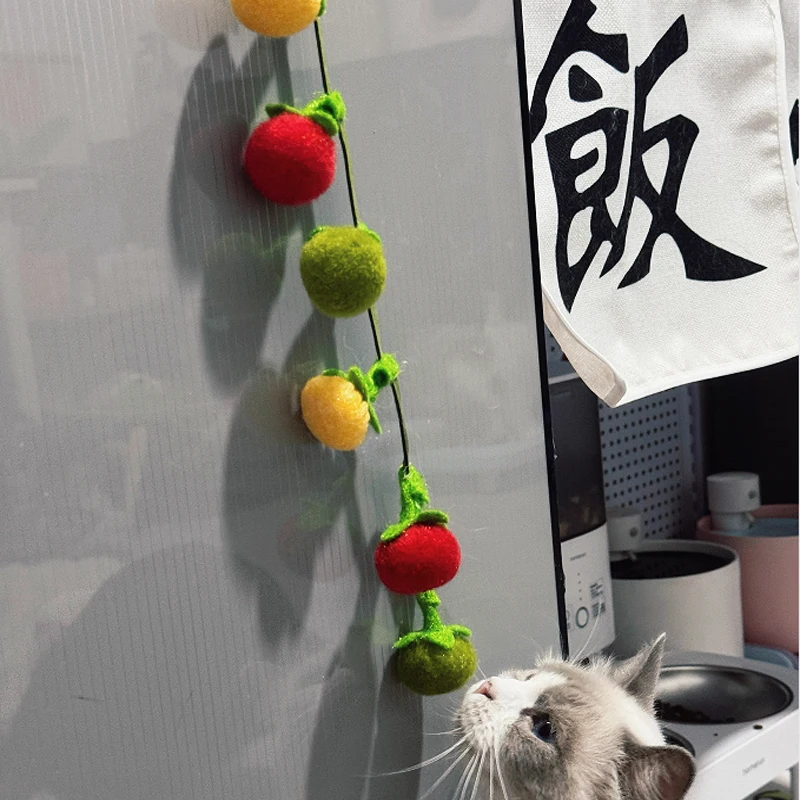 Cuerda de juguete para gato de caqui de fieltro: juguete de peluche duradero resistente a mordeduras con campana para palo de provocación de entretenimiento felino.