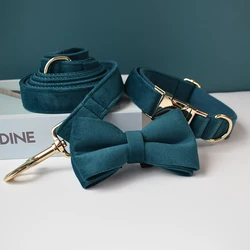 Collar de terciopelo personalizado con piezas metálicas para perros