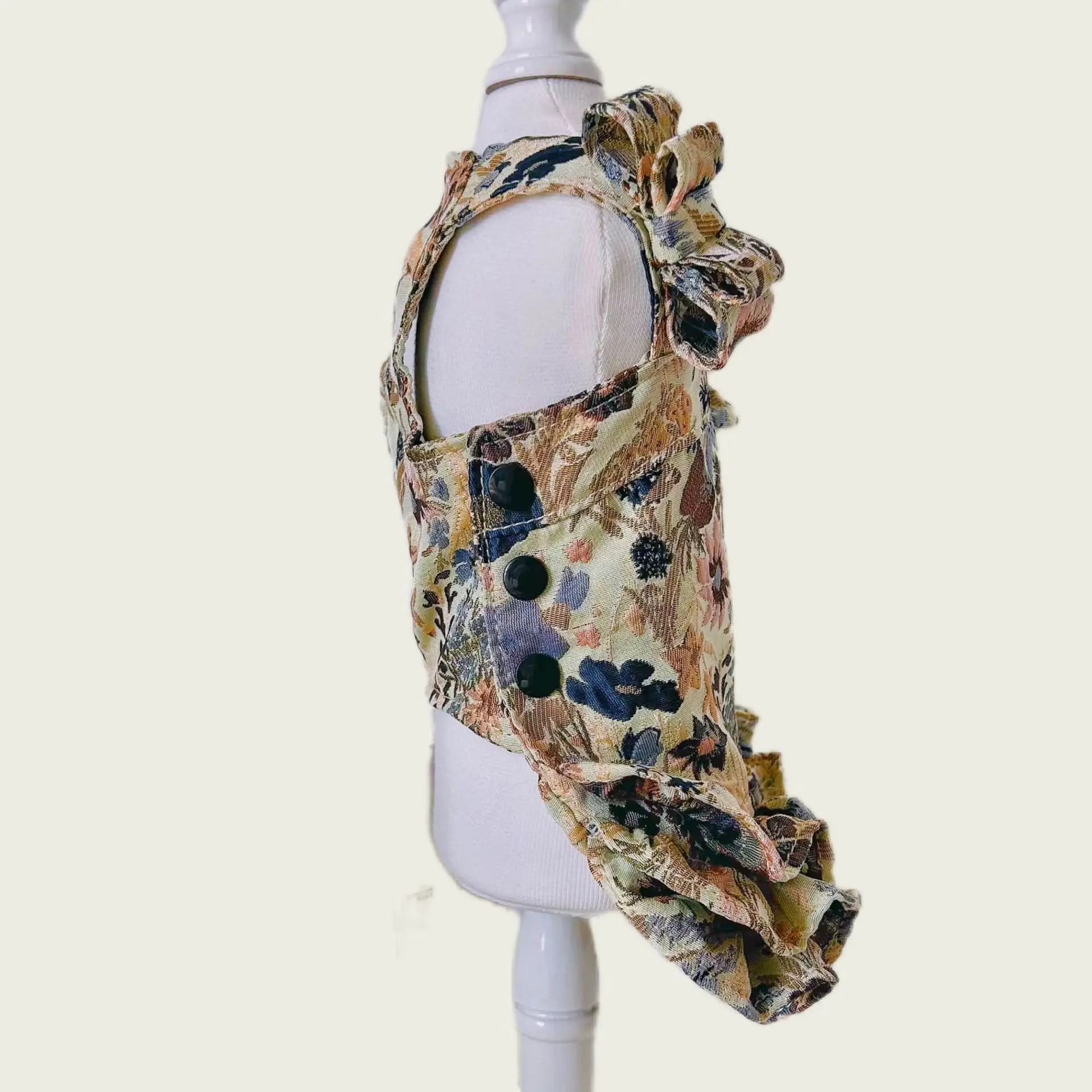 Falda con tirantes de flores para otoño/invierno, vestido para perro, abrigo con lazo de peluche para gato, vestidos de invierno para perros pequeños, ropa para cachorros - imagen 3