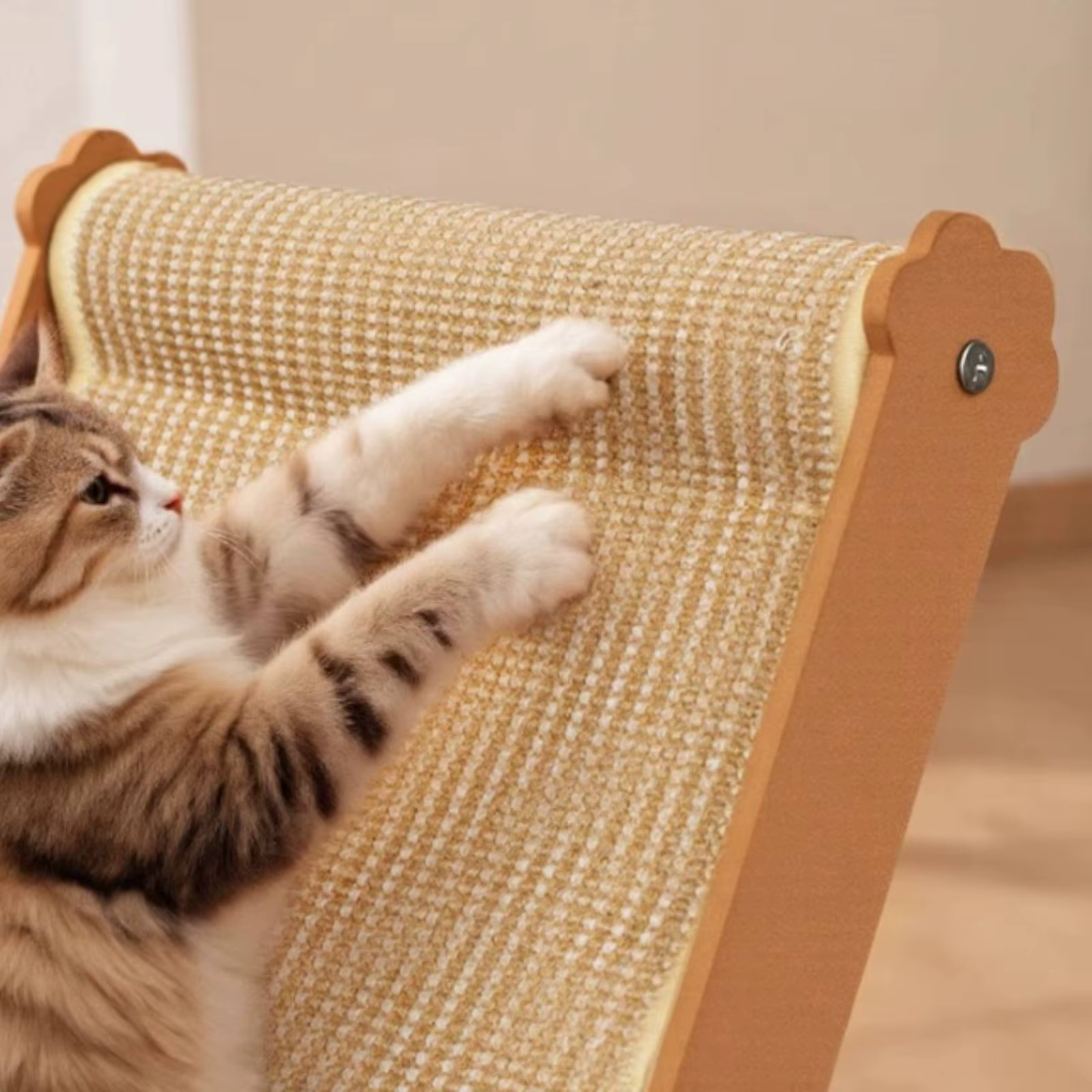 Sillón rascador para gatos con base antideslizante y diseño resistente - imagen 4