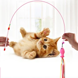 Vara de juego con plumas, pez y campana para gatos