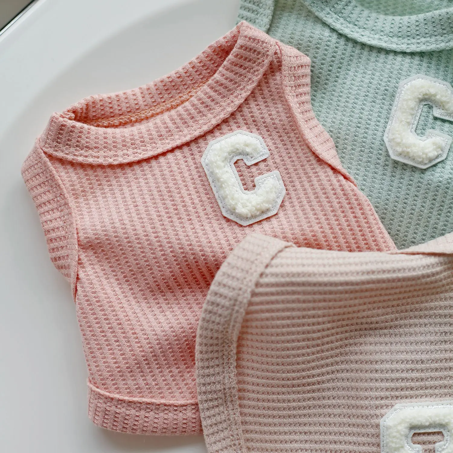 Chaleco para perros, ropa para gatos, cuatro colores de tela de poliéster, transpirable, resistente al sudor, fácil de limpiar, visualización divertida - imagen 2