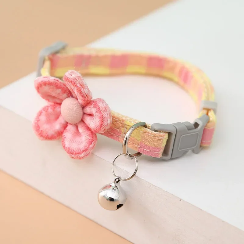Suministros para mascotas, lindo collar de gato con flores y campana, pajarita para mascotas, collar de gato, cuello de gato - imagen 5