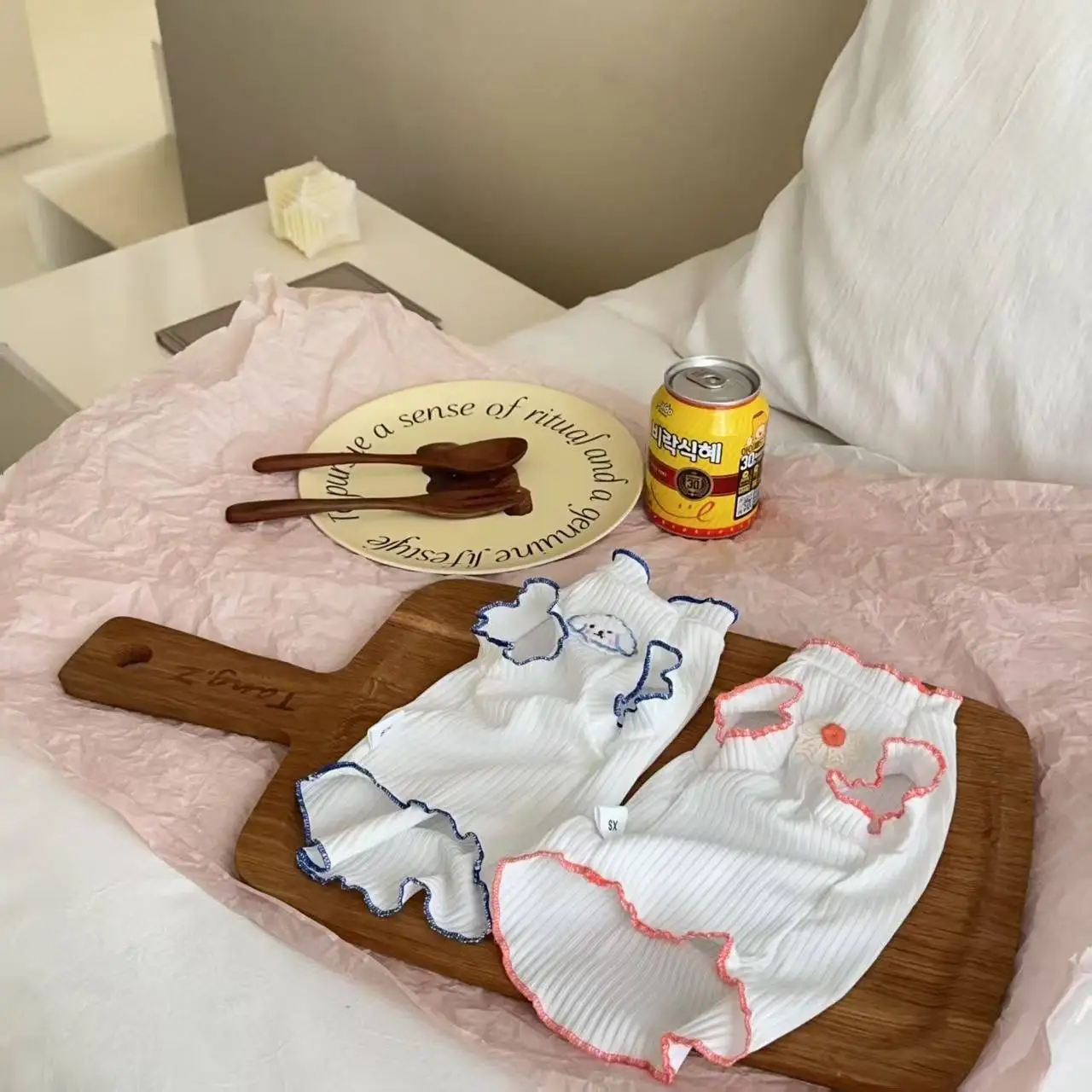 Camiseta de encaje con contraste de Color para primavera/verano, chaleco para gato, chaleco de manga voladora para mascotas, Top de peluche, ropa para cachorros - imagen 4