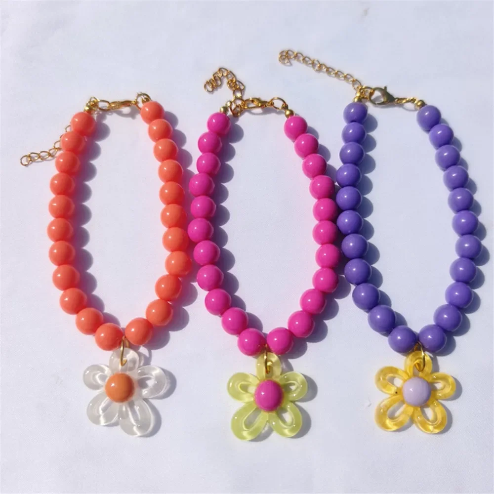 Collar de perlas de colores para mascotas, colgante de flor hueca, hebilla de conexión de cobre de aleación, Collar ajustable para perros pequeños y gatos
