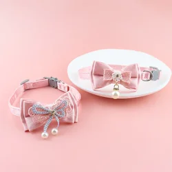 Collar rosa con campana y cuentas decorativas para gatos