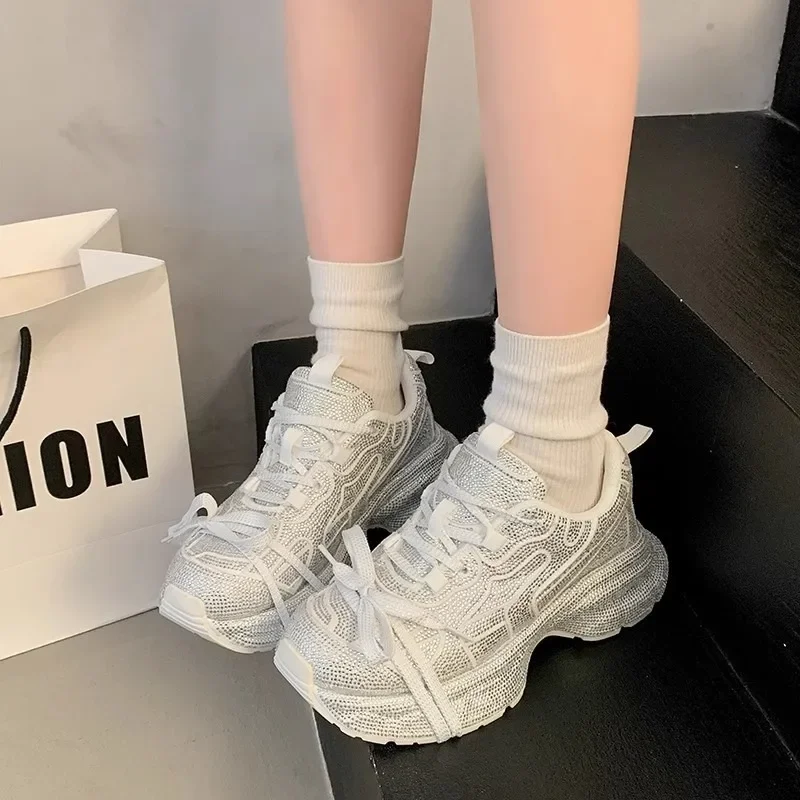 Nuevo 2025 zapatos de papá para mujer, zapatos deportivos informales con parte inferior gruesa y diamantes de imitación brillantes, zapatos de verano con parte inferior de goma en el tobillo - imagen 3
