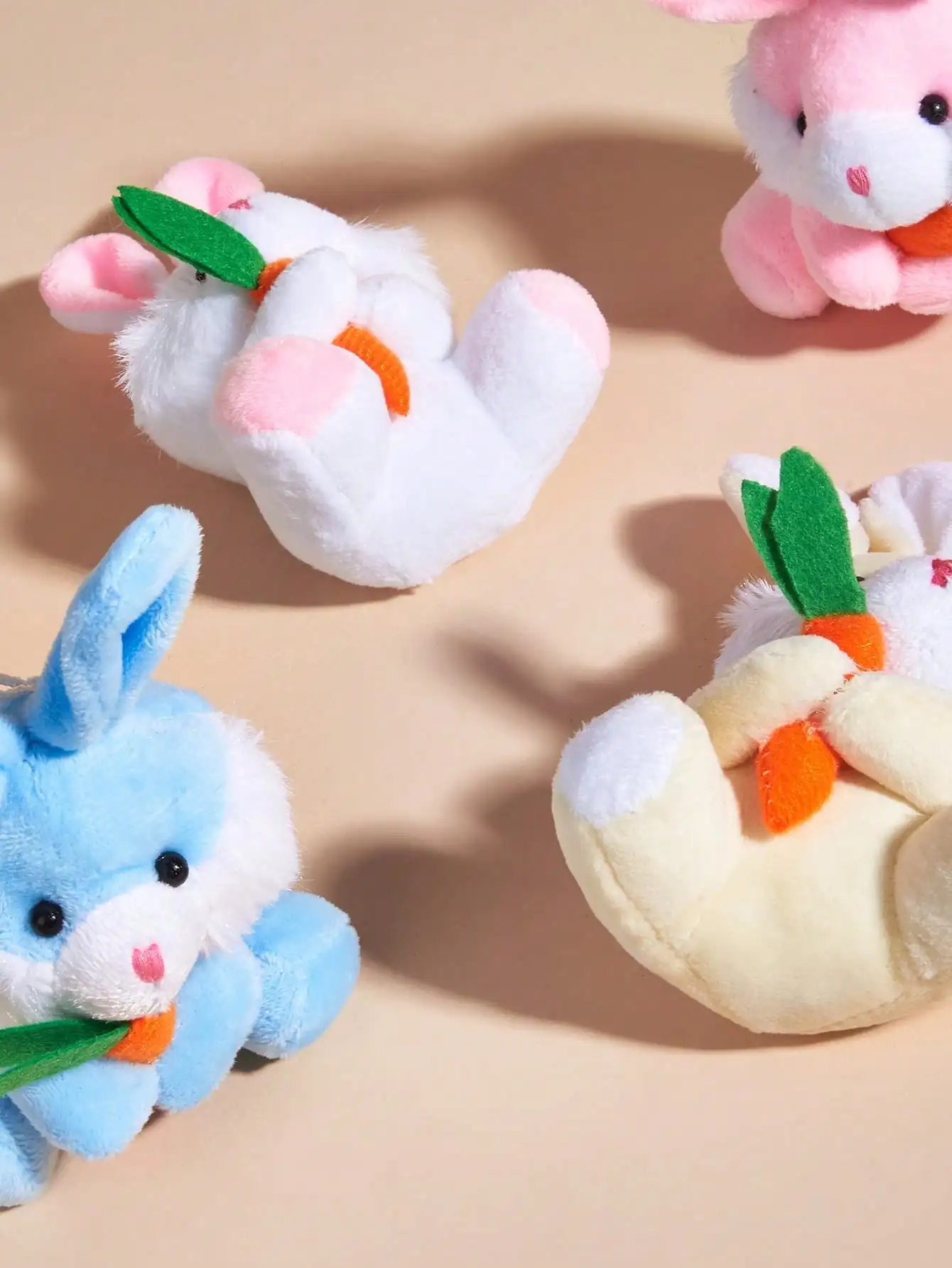 1 conejo de peluche de mascota de dibujos animados de la serie Pascua con rábano para interacción y juego de mascotas - imagen 3