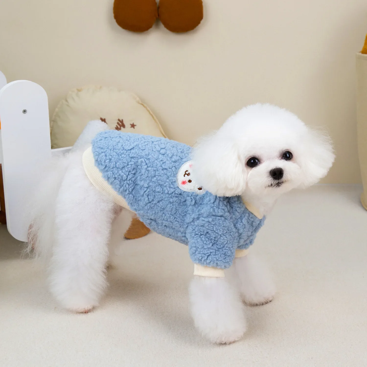 Abrigo de felpa de otoño e invierno para mascotas, ropa para perros pequeños, Sudadera con capucha de piel de cordero gruesa para perros, peluche para gatos con mangas, abrigo de felpa de dos piernas - imagen 3