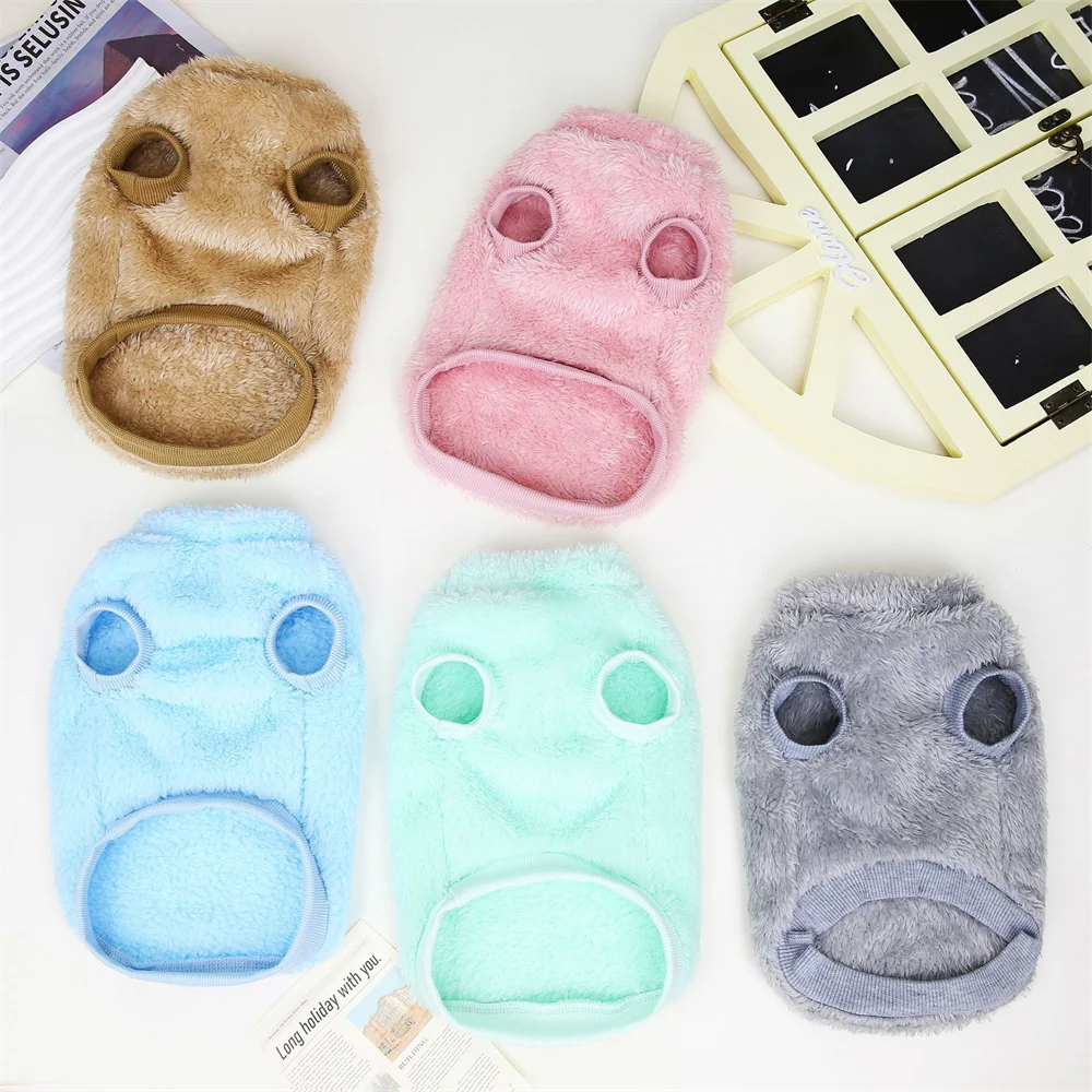 Detalle del cuello del abrigo polar fleece