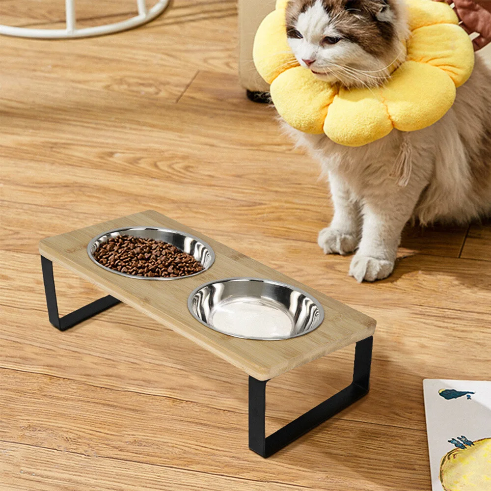 Soporte elevado para cuencos de agua y comida para gatos 15 °   Soporte de madera elevado inclinado con 2 platos de acero inoxidable para gatos y perros pequeños - imagen 4