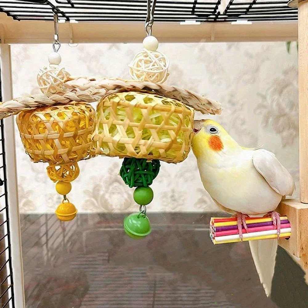 Juguete interactivo para loros y pájaros, juguete para masticar de ratán con campana y papel triturado agrietado para mascotas, jaula para loros, juguete de decoración colgante, 1 ud.