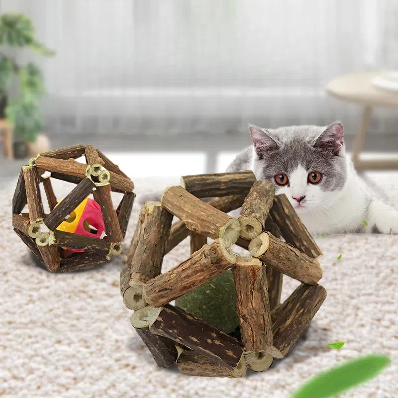 Juguete de bola de hierba gatera de madera Natural, solución para masticar y jugar para gatos - imagen 5