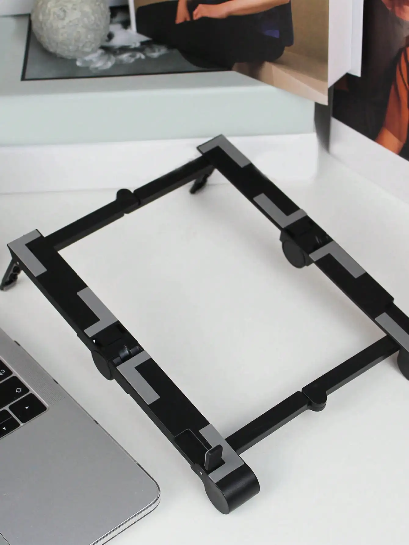 Soporte portátil para laptop – Apto para gatos y perros pequeños